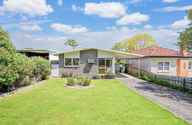 Coastal Rosebud Family Home - Steps from the Beach*