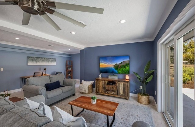 Coastal Sarasota Pool Home near Siesta Key Beach