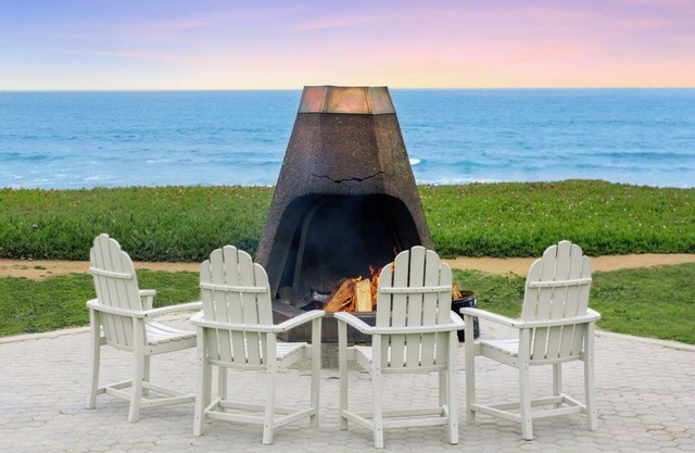 Coastal Stay Along Highway 101 | Oceanfront Retreat w/Heated Pools