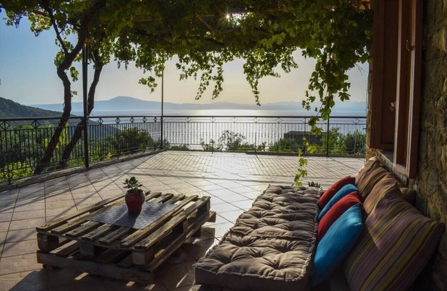 Coastal Stone Residence with Spectacular Scenery