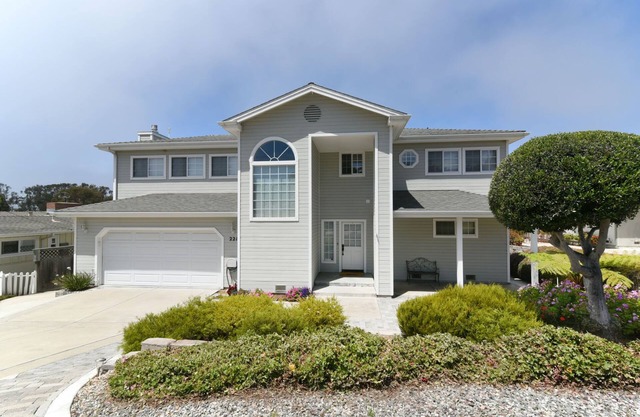 Coastal Views, Modern Comfort & Endless Fun! Welcome to Piney Cove!
