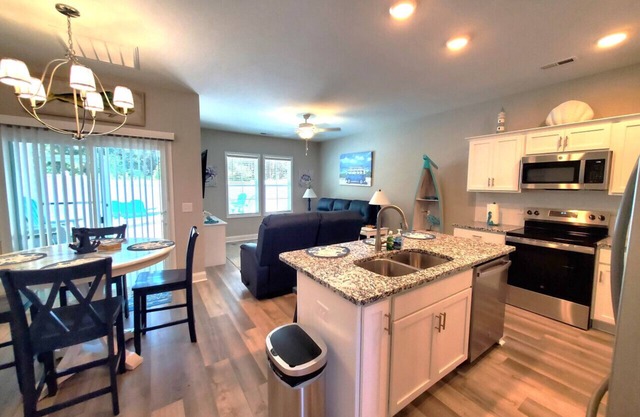 Coastline Townhome Beach Getaway - Located by The Emerald Isle Bridge