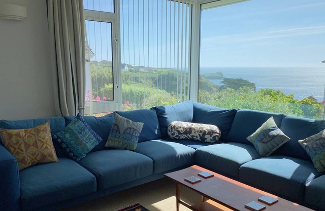 Coastpath, sea views, fire. Indoor pool subject to rules