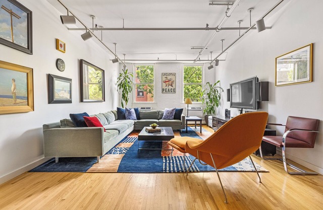 Cobble Hill luxury apartment with dedicated workspace and chefs kitchen