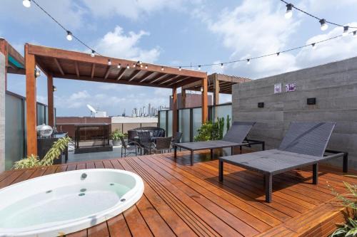 Cobertura com jacuzzi a 130m da praia de Tambaú