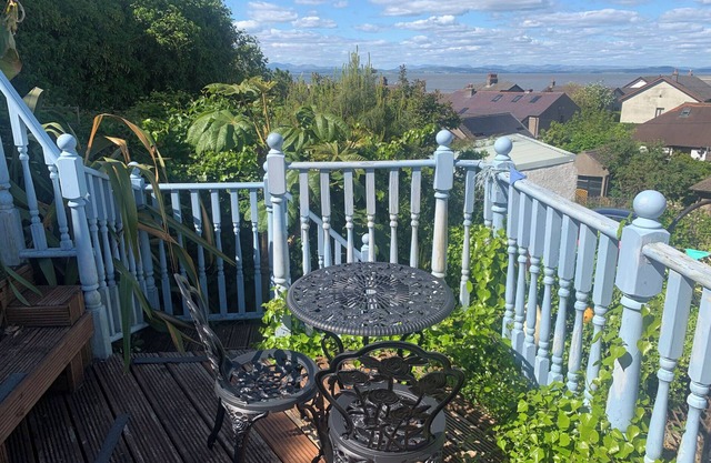 COCKLE BAY COTTAGE, pet friendly, country holiday cottage in Heysham