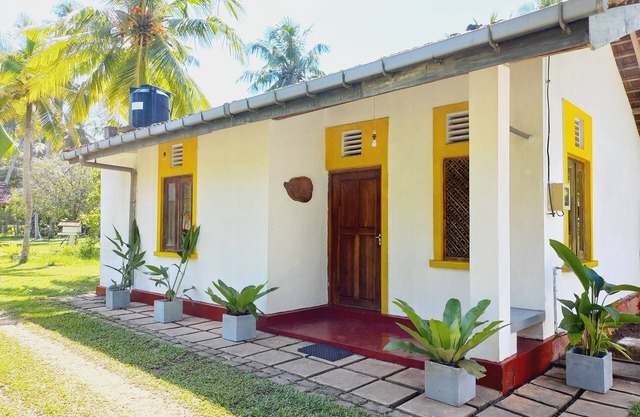 Coco Garden Villas Hikkaduwa - 2 bedrooms, 2 attached bath room, kitchen, living