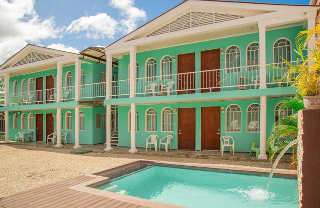 Cococabana6 newly renovated 1BR/1BA apar in downtown Coco, 5 min walk to beach.