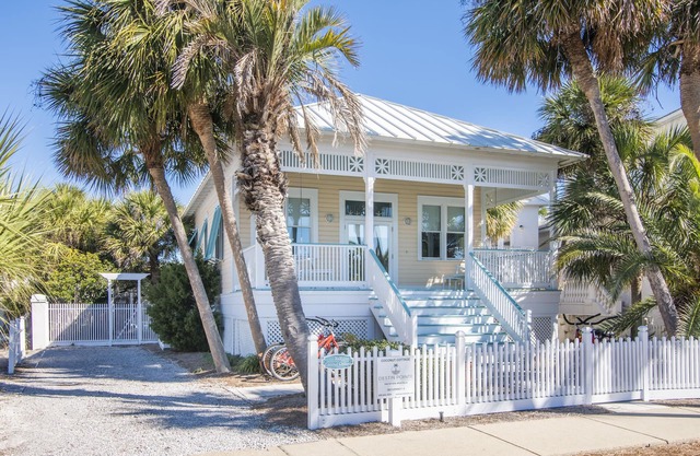 Coconut Cottage - FREE Dolphin & Tiki Cruise | Sweet Retreat | Beach Access