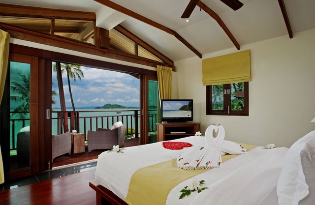 Coconut Island 5 Bedroom Beachfront Pool