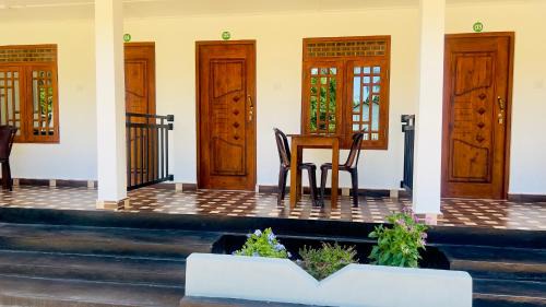 Coconut Leaf Shadow Guest
