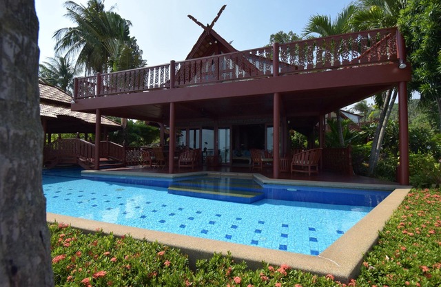 Coconut Paradise P3 - Beach front Villa with stunning sea views