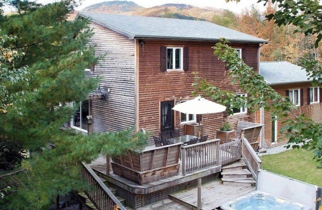 Cocooning and spa Mount Orford ski cottage. Pet-Friendly!