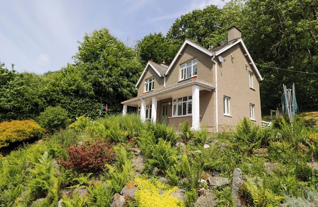 COEDFRYN, pet friendly, country holiday cottage in Betws-Y-Coed