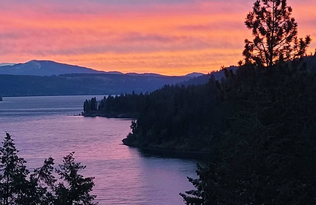 Coeur d'Alene Lake House - Hot Tub with lake view, beach/lake access/boat launch