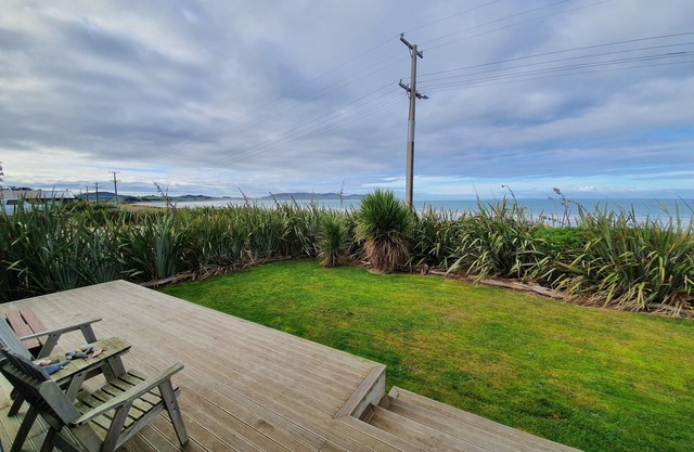 Colac Bay, Beach Front Sea Views