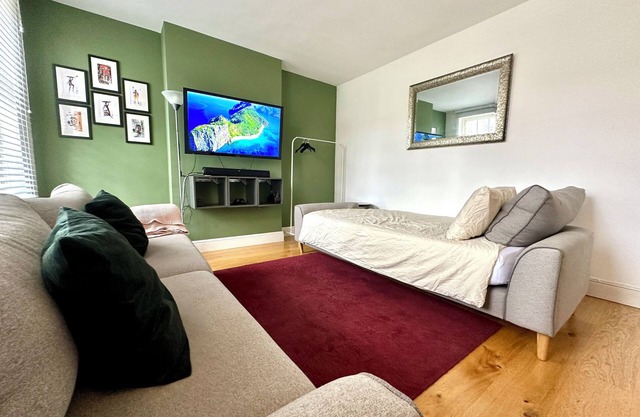 Colindale Lush Stay 30 mins central London