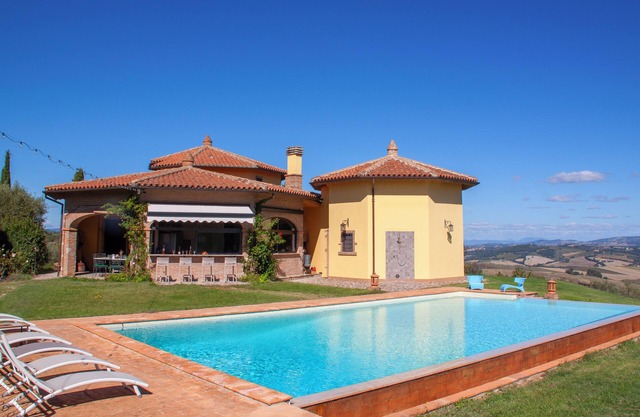Colle Mafalda - Charming Countryside Villa with Infinity Pool and Stunning Views