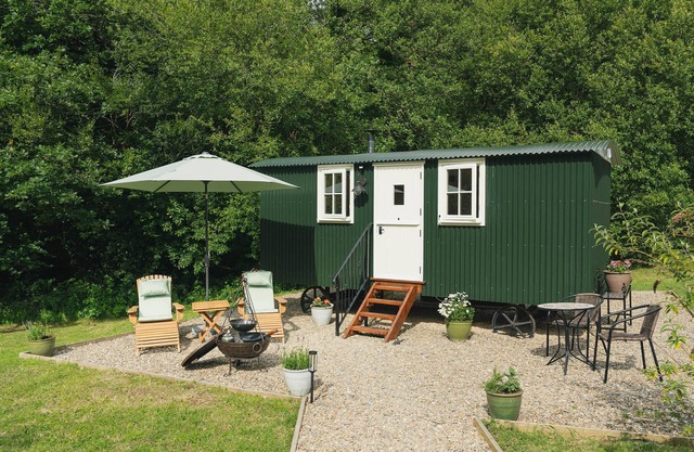 COLLEN, pet friendly, with open fire in Aberaeron