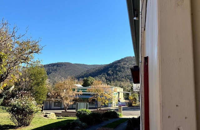 Colonial Bank Motel