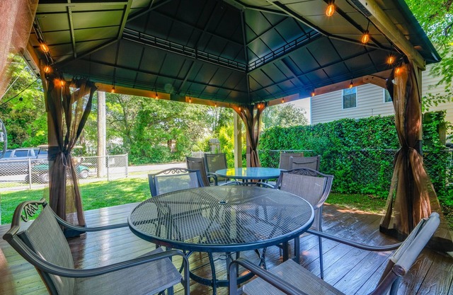 Colonial Beach House w/Patio: 2 Blocks to Beach!