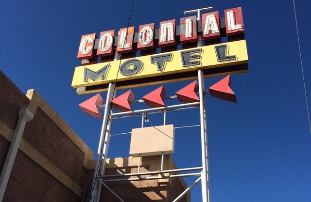 Colonial Motel