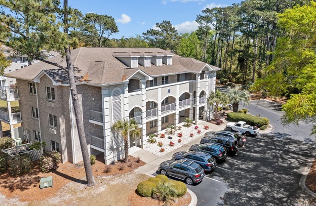 Colony II at Oyster Bay condo | fast WiFi, seasonal pools, hot tub, fitness room