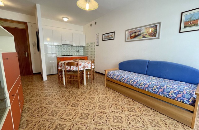 Colorful flat just 200m from the beach