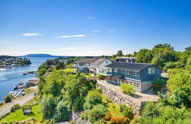 Colorful 4-room apartment in lush&rural - very close to the sea
