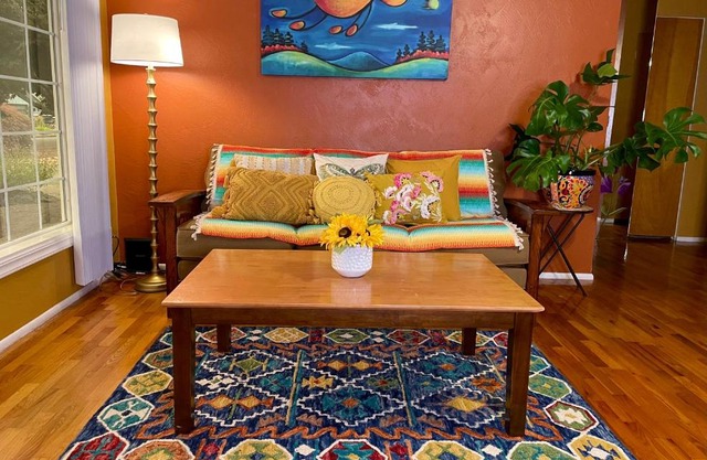 Colorful 50's Ranch in the Heart of Eugene