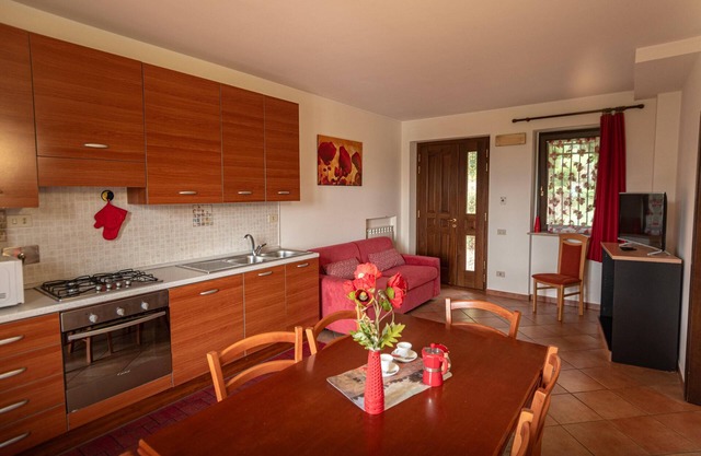 Colorful and renovated apartment for six people with air conditioning and kitchen