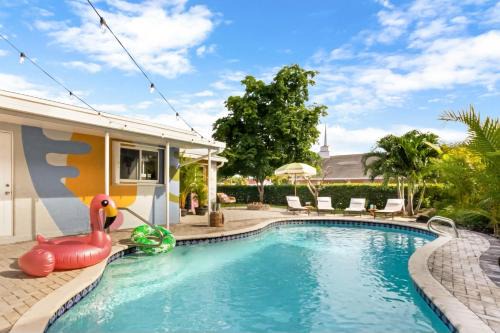 colorfully designed 4 bedroom home with pool