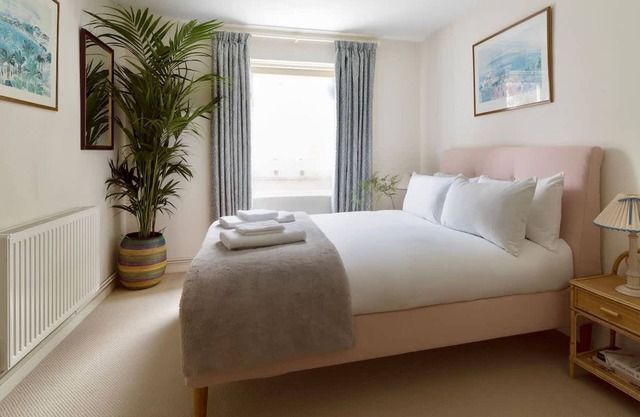 Colourful House 3 Bed Apt - Notting Hill