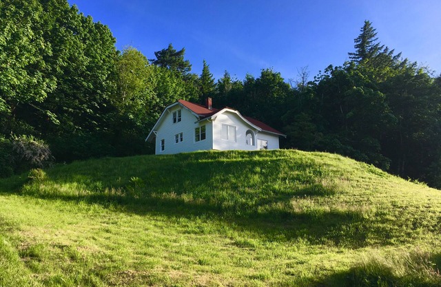 Columbia River Gorge Retreat with a view