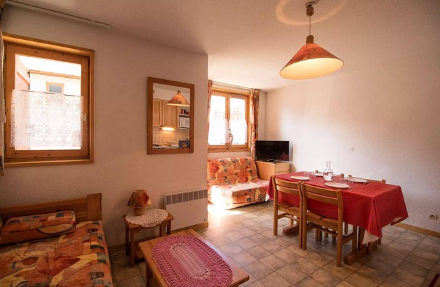COM213M :Apartment in quiet area near free shuttle bus and swimming pool