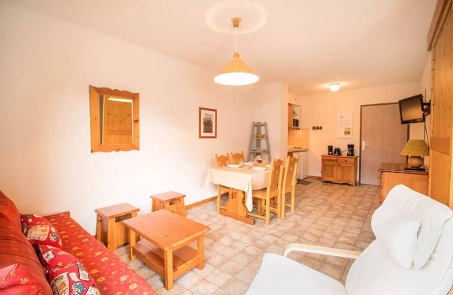 COM312 : Apartment in quiet area close to free shuttle bus and swimming pool
