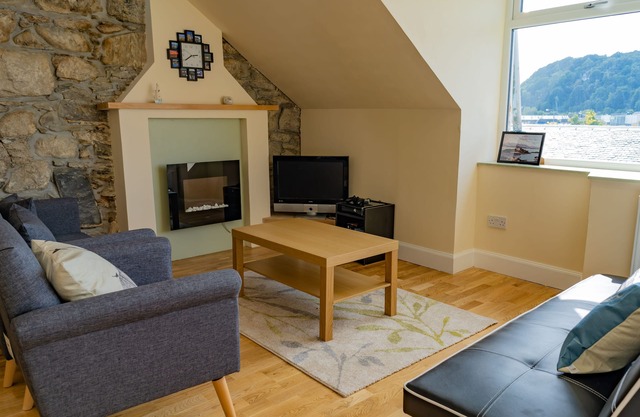 Combie Home, stylish 2 bedrooms flat makes you feel like home