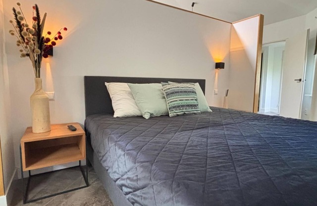 Come and enjoy the beautiful detached bungalows, fully equipped with a spacious kitchen and cozy fireplace