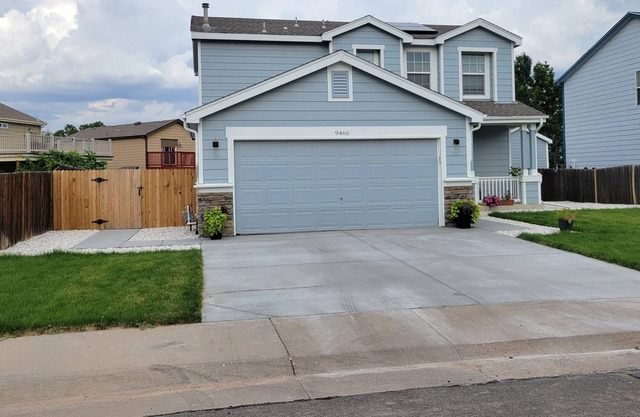 Come and enjoy this beautiful 3 -bedroom 2.5 bathroom