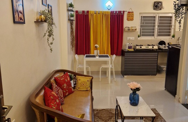 Come and Experience Cozy 1-bedroom apartment with WiFi, AC in amazing Hyderabad