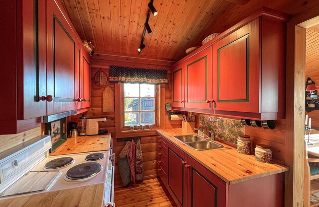 Come and relax in this holiday home with good hiking opportunities.