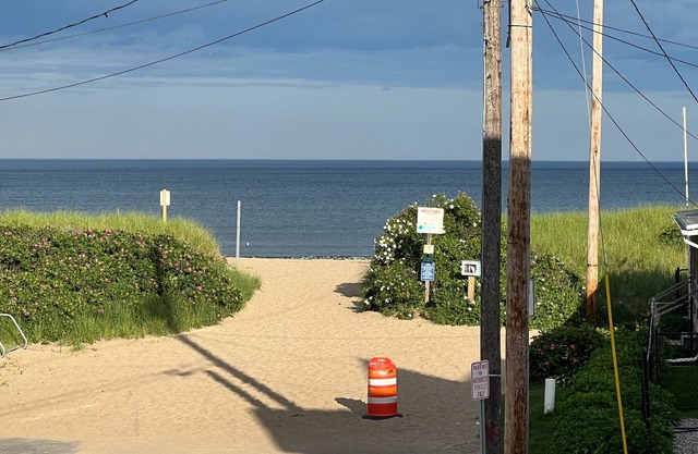 Come enjoy 7 miles of beaches in Sunny OOB in this 2 bedroom condo.