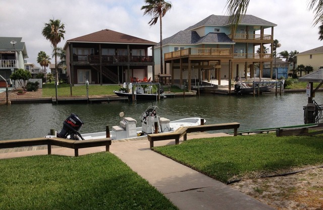 Come enjoy & relax! Winter Texans welcome and willing to negotiate monthly rate.