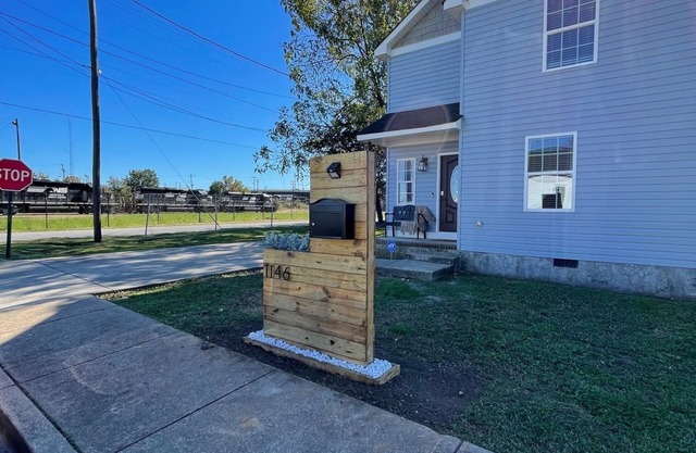 Come Relax and fall in love with your home away from home in this lovely, cozy completed renovated house. This home has a side deck along with a huge back yard. This house is centrally located in Downtown Chattanooga, all the while being conveniently a.