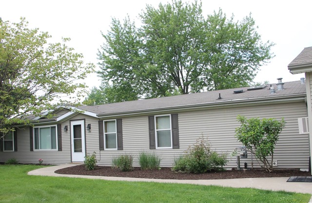 Come relax in this beautiful 3 bedroom house with lots of space! cozy & peaceful