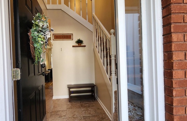 Come Relax! New kitchen, appliances (including w/d!), two decks