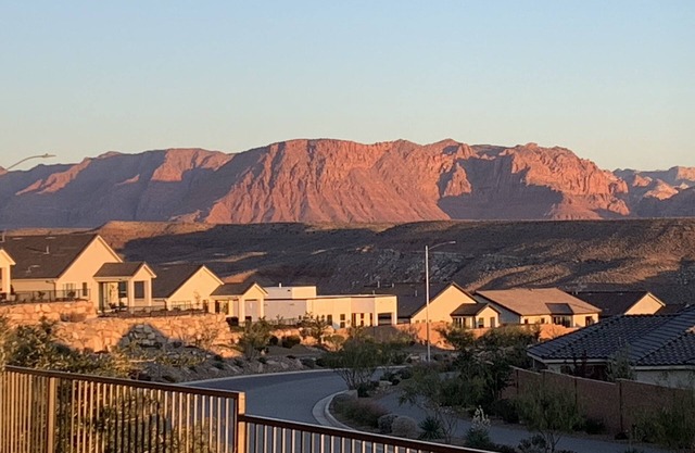 COME SEE YOUR GRANDKIDS!/BUILDING?STAY NEARBY/VIEWS/BIKE/HIKE/5 STAR! 3/26 0PEN
