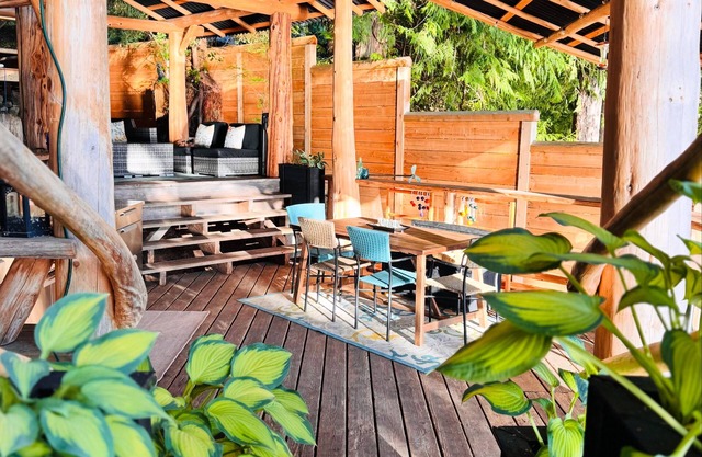 Come stay with us on the beautiful Sunshine Coast ocean side!