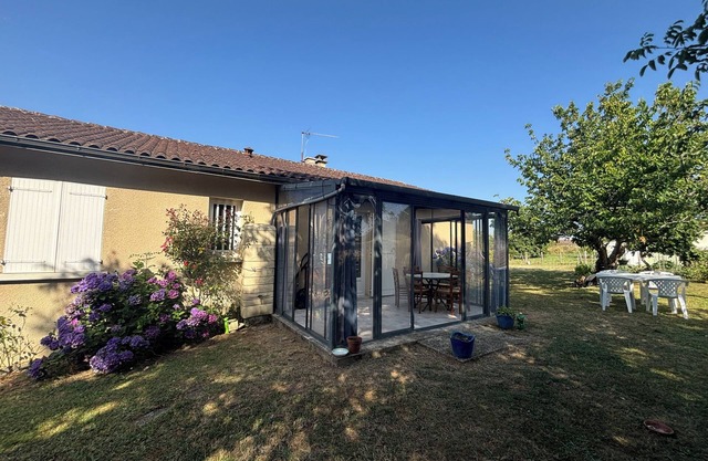 Come to ANGOISSE in a quiet house with many activities around.