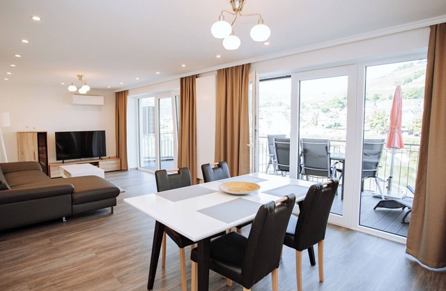 Comfortable newly renovated apartment with a large balcony u. 2 bedrooms